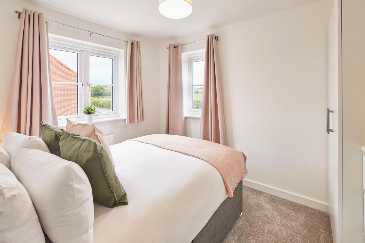 Host & Stay - Cayton Bay Cottage Exteriör bild